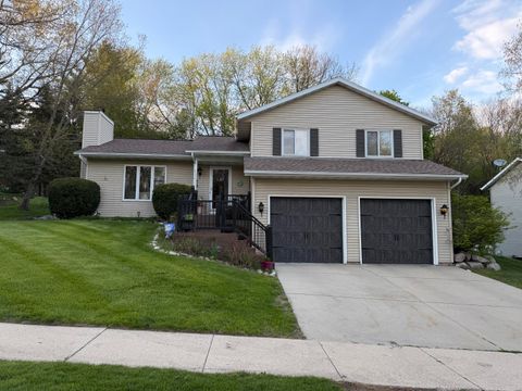 Photo of 204 Cambridge Ave, Waukesha, WI 53188 (MLS # 1960778)