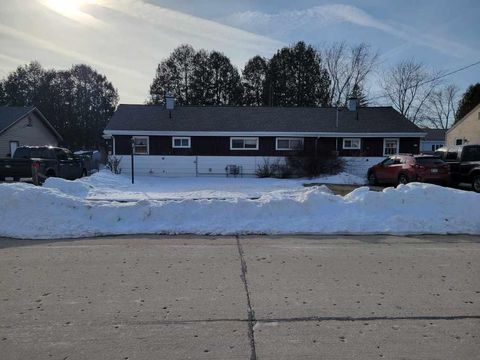 Photo of 954 S 36th St, Manitowoc, WI 54220 (MLS # 1954717)