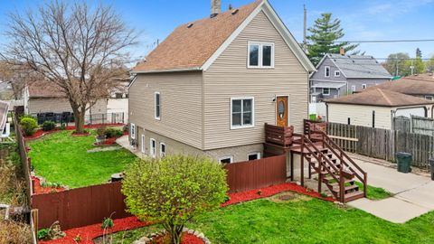 Photo of 1637 Maple St, South Milwaukee, WI 53172 (MLS # 1959758)