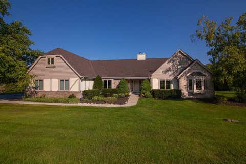 Photo of N27W30818 Golf Hills Dr, Delafield, WI 53072 (MLS # 1977503)