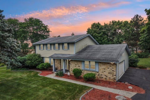 Photo of 4185 Beaufort Dr, Brookfield, WI 53045 (MLS # 1977046)