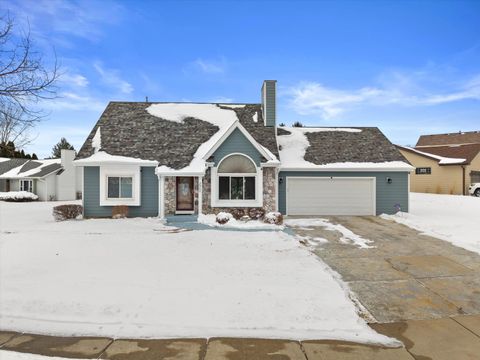 Photo of 2900 E Honeysuckle Dr, Oak Creek, WI 53154 (MLS # 1954594)