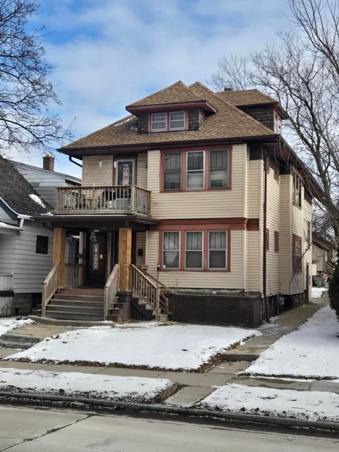 Photo of 1722 S Layton Blvd, Milwaukee, WI 53215 (MLS # 1949248)