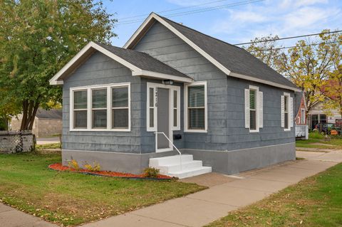 Photo of 1216 Livingston St, La Crosse, WI 54603 (MLS # 1941304)