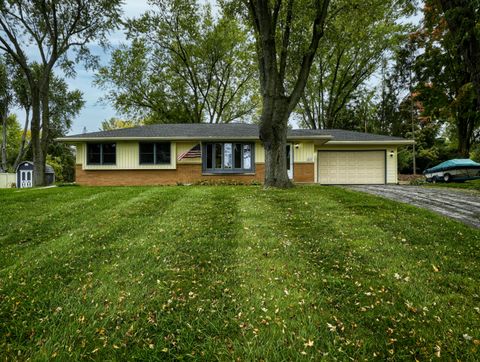 Photo of W139N6995 Bay Ridge Ln, Menomonee Falls, WI 53051 (MLS # 1939584)