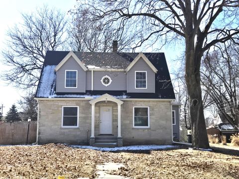 Photo of 252 E Washington St, Jefferson, WI 53549 (MLS # 1952427)