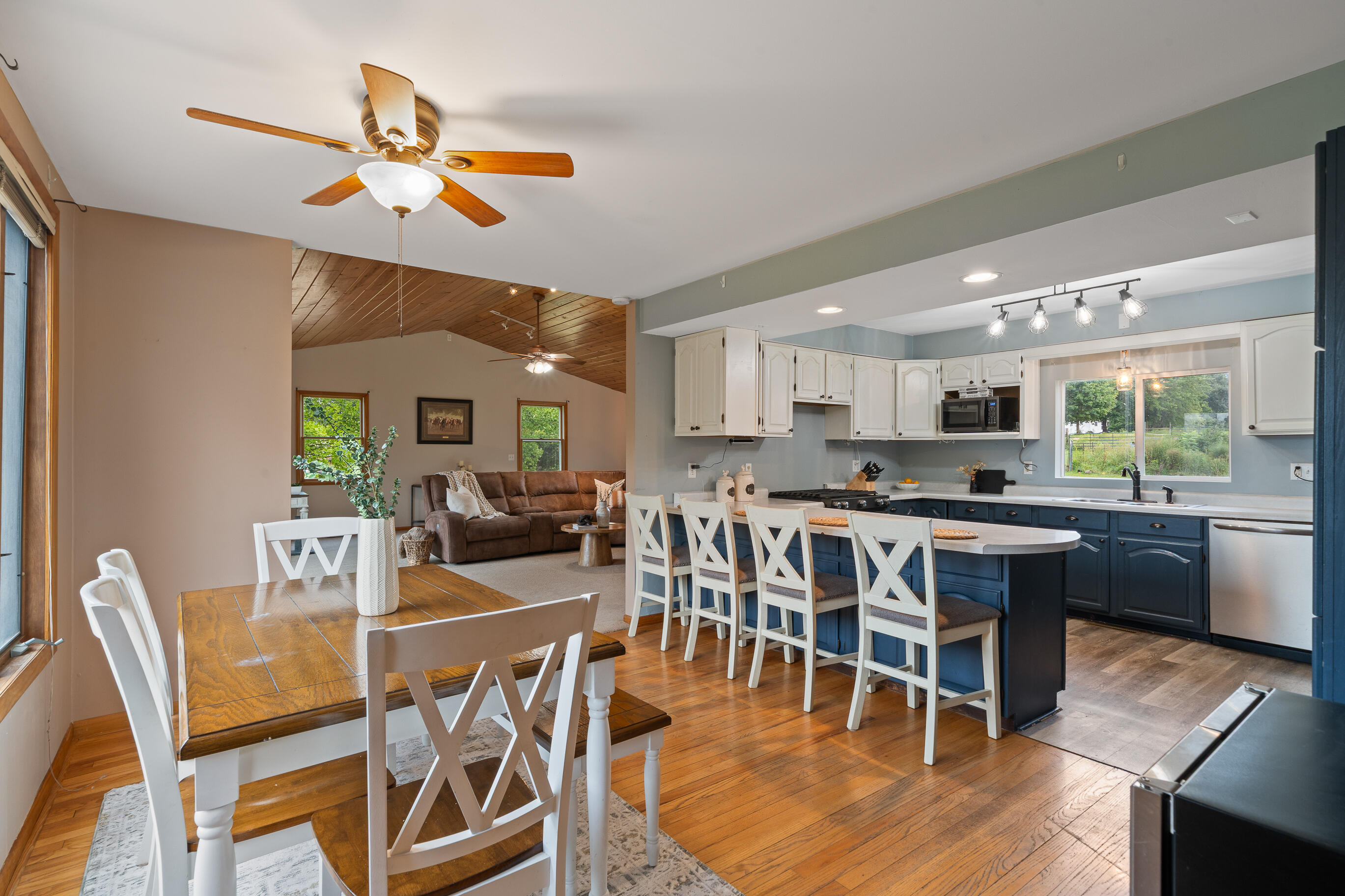 Walworth, Wisconsin 53184, United States, 3 Bedrooms Bedrooms, ,2 BathroomsBathrooms,Residential,Active,204714