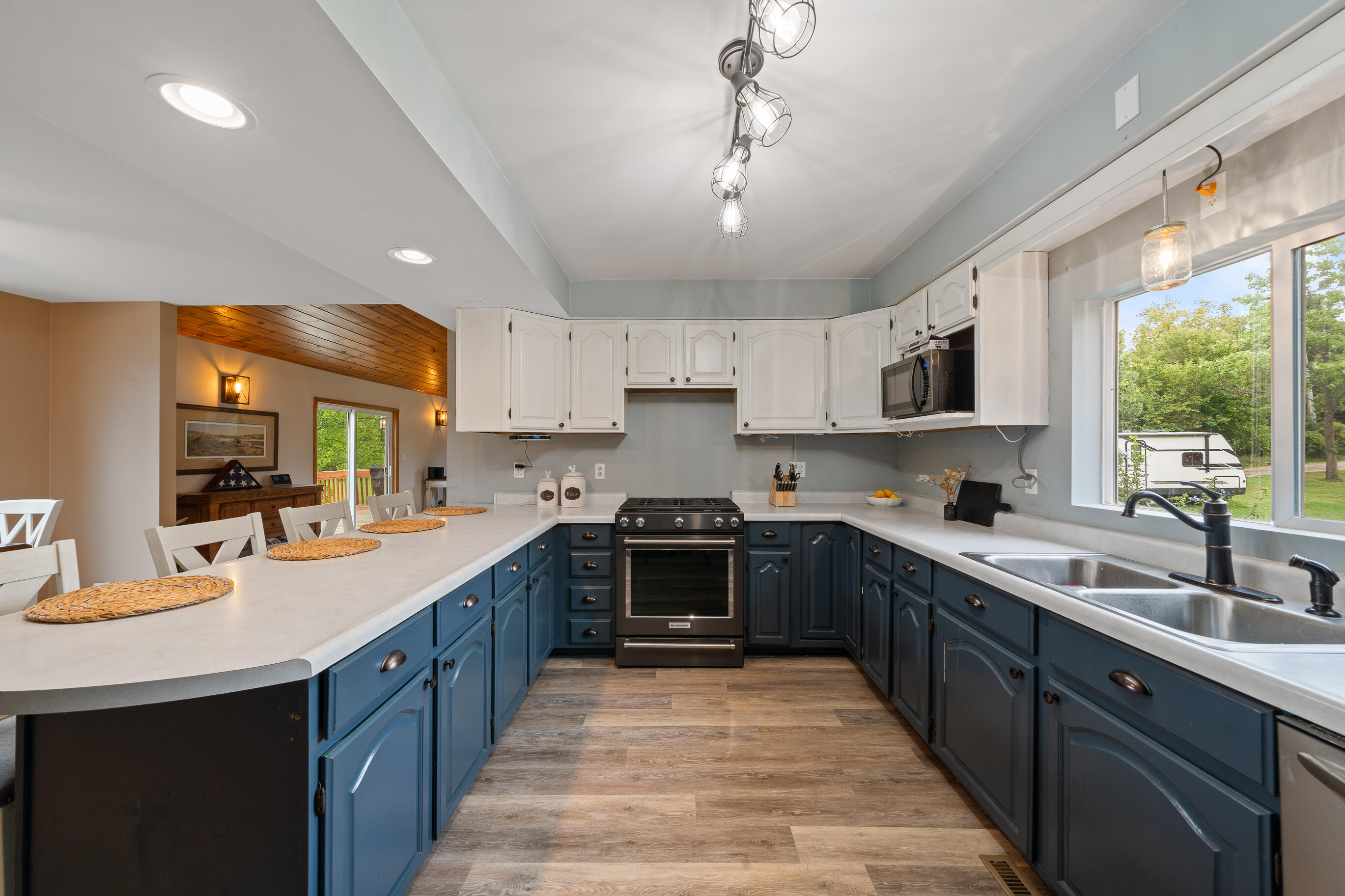 Walworth, Wisconsin 53184, United States, 3 Bedrooms Bedrooms, ,2 BathroomsBathrooms,Residential,Active,204714