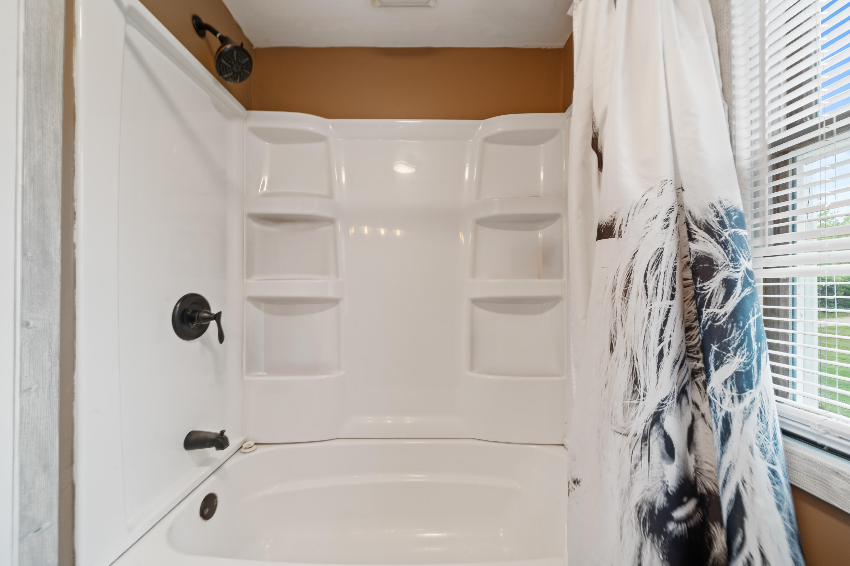 Walworth, Wisconsin 53184, United States, 3 Bedrooms Bedrooms, ,2 BathroomsBathrooms,Residential,Active,204714