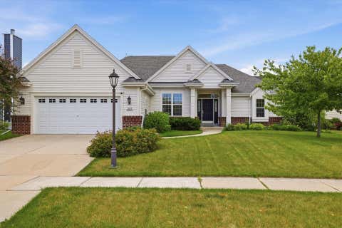 Photo of N173W20011 Creekside Dr, Jackson, WI 53037 (MLS # 1975653)