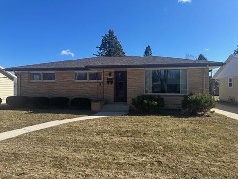 Photo of 2833 S 17th St, Sheboygan, WI 53081 (MLS # 1953785)
