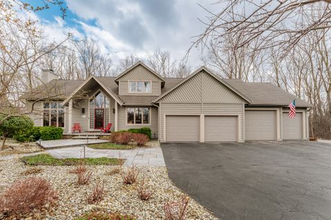 Photo of 18875 Black Forest Dr, Brookfield, WI 53045 (MLS # 1957444)
