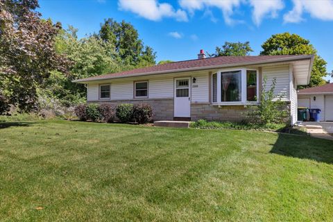 Photo of 10644 S Austin St, Oak Creek, WI 53154 (MLS # 1934184)