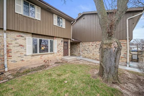 Photo of 9806 W Morgan Ave, Milwaukee, WI 53228 (MLS # 1955258)