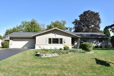 Photo of 8120 S Woodridge Dr, Oak Creek, WI 53154 (MLS # 1893048)