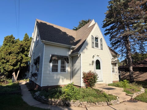 Photo of 3418 N Elmwood Dr, Elmwood Park, WI 53405 (MLS # 1985628)
