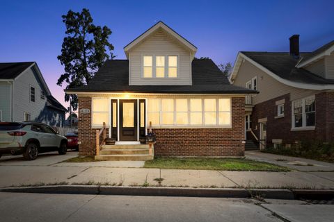 Photo of 1031 W Washington St, West Bend, WI 53095 (MLS # 1957243)