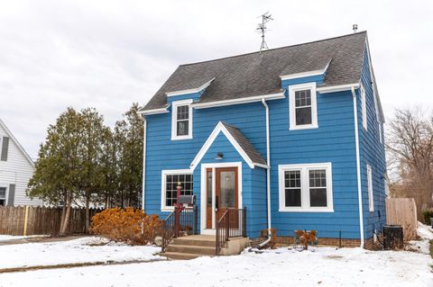 Photo of 915 North Ave, Sheboygan, WI 53083 (MLS # 1945692)