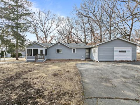 Photo of W3724 Washington Dr, Geneva, WI 53147 (MLS # 1951902)