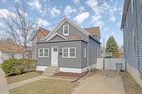 Photo of 2664 S Clement Ave, Milwaukee, WI 53207 (MLS # 1956043)