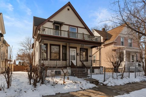 Photo of 3527 W Branting Ln, Milwaukee, WI 53215 (MLS # 1950012)