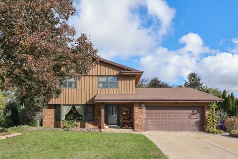 Photo of S68 W13586 Bristlecone Ln, Muskego, WI 53150 (MLS # 1941361)