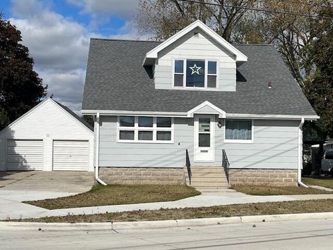 Photo of 2152 Roosevelt Ave, Two Rivers, WI 54241 (MLS # 1941152)