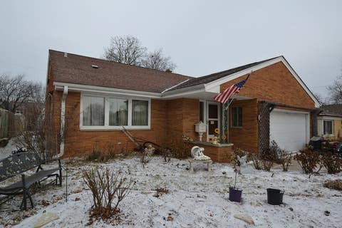 Photo of 1716 Manitoba Ave, South Milwaukee, WI 53172 (MLS # 1904930)