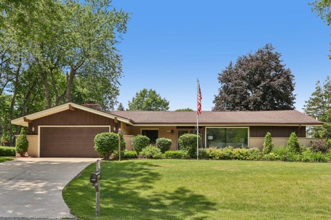Photo of 13295 W Old Oak Ct, New Berlin, WI 53151 (MLS # 1967665)