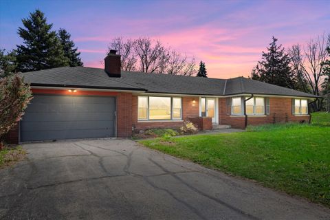 Photo of 3960 N 165th St, Brookfield, WI 53005 (MLS # 1917209)