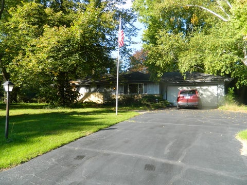 Photo of 415 Catskill Rd, Brookfield, WI 53186 (MLS # 1982472)