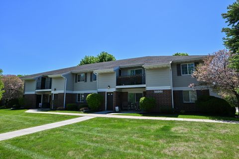Photo of N110W16973 Ashbury Cir, Germantown, WI 53022 (MLS # 1962706)