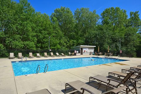 Photo of N110W16973 Ashbury Cir, Germantown, WI 53022 (MLS # 1962706)