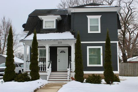 Photo of 225 Maple Ave, Walworth, WI 53184 (MLS # 1949879)