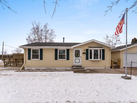 Photo of 1604 Holly Dr, Manitowoc, WI 54220 (MLS # 1951347)