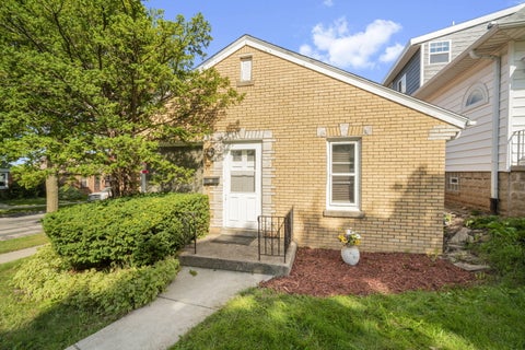Photo of 3300 S 14th St, Milwaukee, WI 53215 (MLS # 1977848)