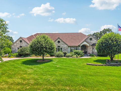 Photo of 9201 W Kensington Way, Franklin, WI 53132 (MLS # 1927873)