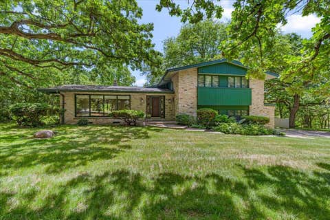 Photo of S23W26167 Canterbury Ln, Waukesha, WI 53188 (MLS # 1966065)