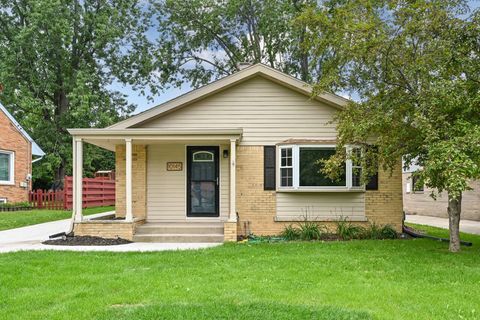 Photo of 10145 W Park Ridge Ave, Wauwatosa, WI 53222 (MLS # 1931238)