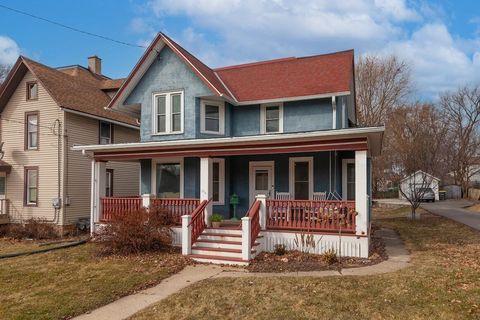 Photo of 916 Arcadian Ave, Waukesha, WI 53186 (MLS # 1952496)