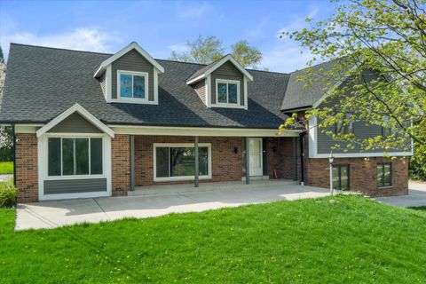 Photo of 2003 S Valley Spring Dr, New Berlin, WI 53151 (MLS # 1960128)