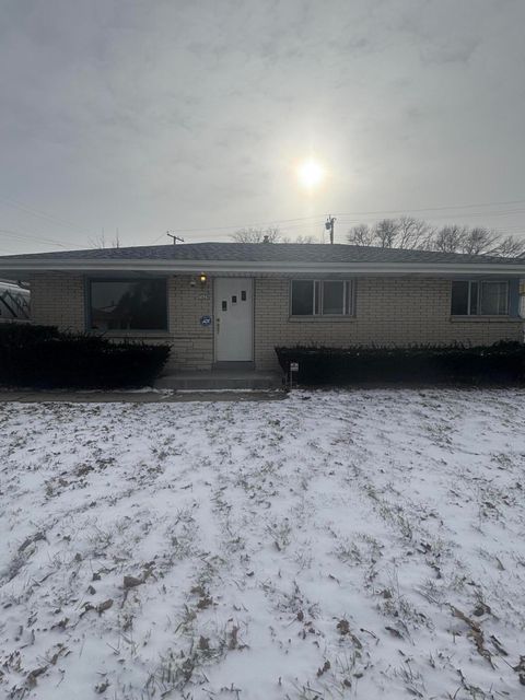 Photo of 7629 W Thurston Cir, Milwaukee, WI 53218 (MLS # 1946948)