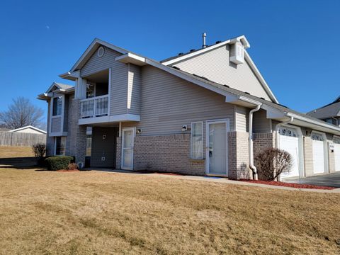 Photo of 6982 S Rolling Meadows Ct, Oak Creek, WI 53154 (MLS # 1909721)
