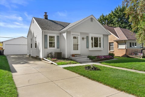 Photo of 10533 W Everett Cir, West Allis, WI 53214 (MLS # 1982385)