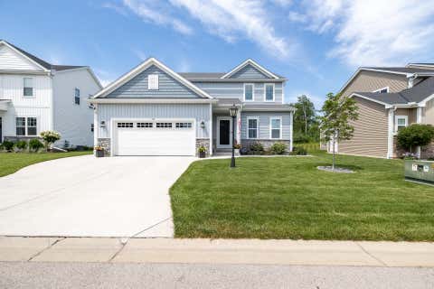 Photo of 552 Wild Oak Rd, Hartland, WI 53029 (MLS # 1971010)
