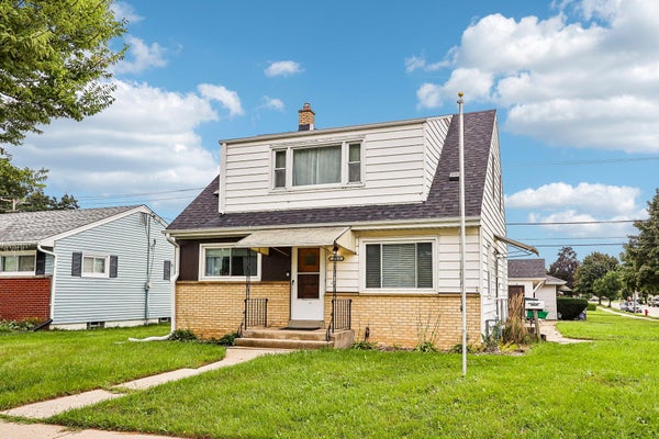 3769 E KLIEFORTH AVE, CUDAHY, WI 53110 - Image 21089056b1eabd6dfd3bbdb902ae4dbc/521831382
