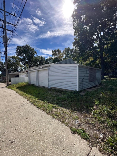 Photo of 6962 W Medford Ave, Milwaukee, WI 53218 (MLS # 1986231)