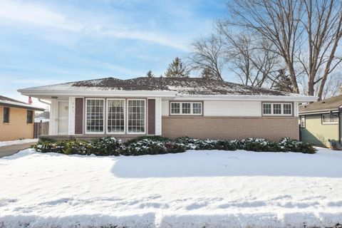 Photo of 2431 E Dale Ave, Cudahy, WI 53110 (MLS # 1950173)