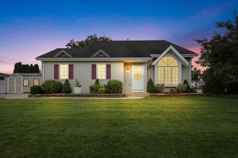 Photo of 8215 S Wildwood Dr, Oak Creek, WI 53154 (MLS # 1969370)
