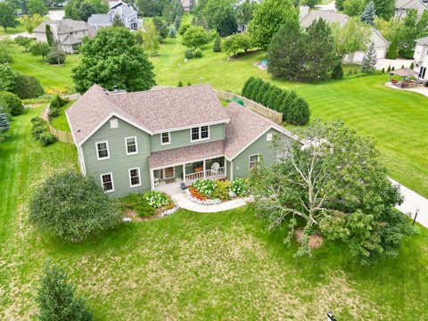 Photo of W148N10759 Crabtree Ln, Germantown, WI 53022 (MLS # 1976023)